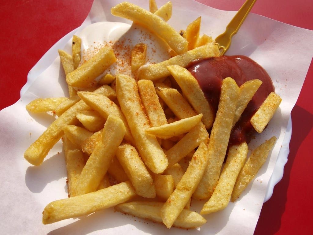 Seasoned fries with ketchup